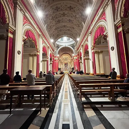 De Rohan Townhouse 38 *