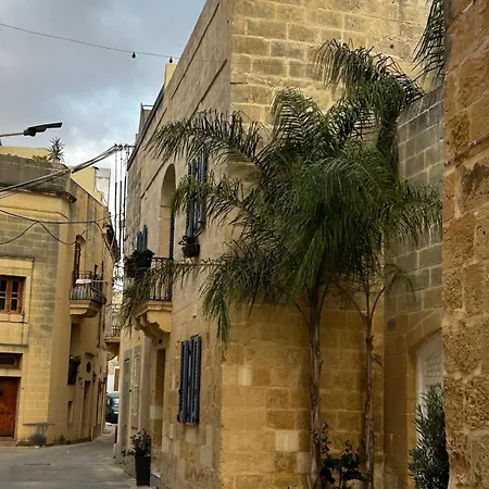 De Rohan Townhouse 38 *