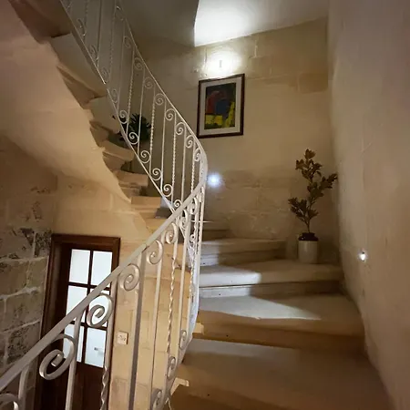 De Rohan Townhouse 38 *