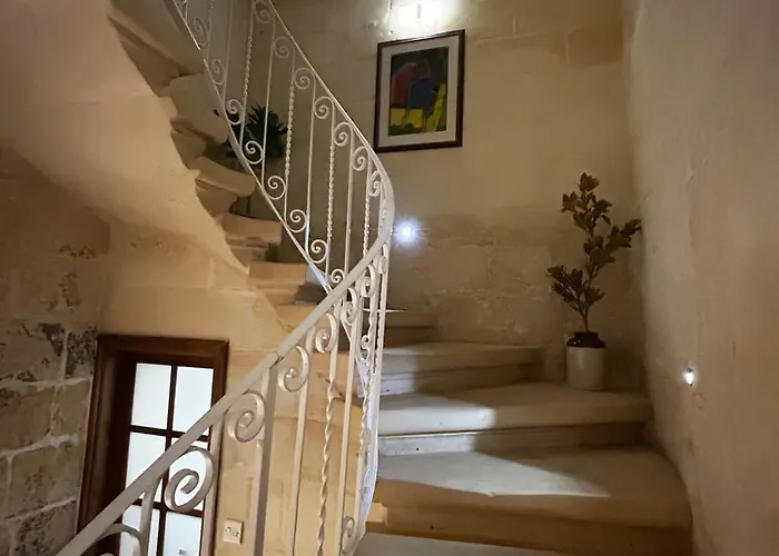 De Rohan Townhouse 38 *