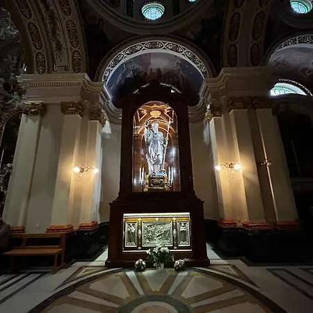 De Rohan Townhouse 38 *