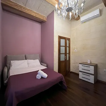 De Rohan Townhouse 38 *