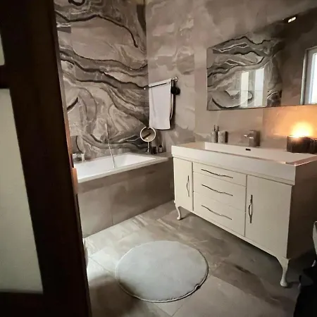 De Rohan Townhouse 38 *