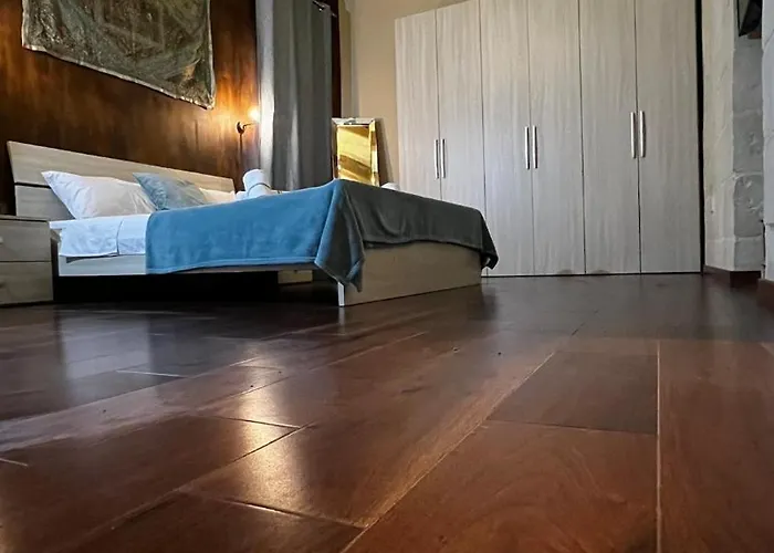 De Rohan Townhouse 38 *