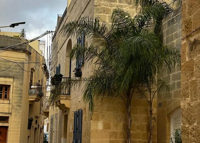 De Rohan Townhouse 38 *